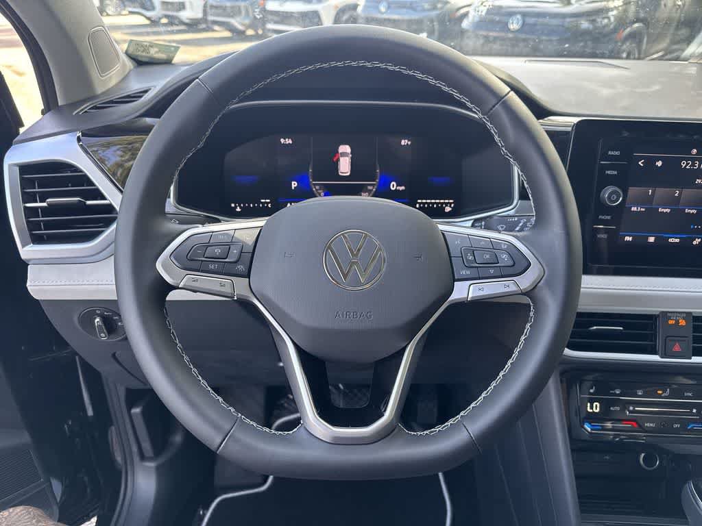 New 2026 Volkswagen Taos SE FWD image 15