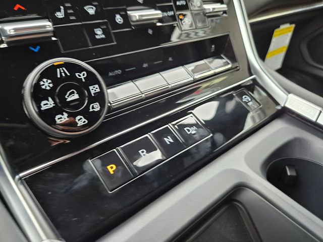 New 2025 Nissan Armada SL w/ Captain's Chari Seat Package AWD/4WD image 24