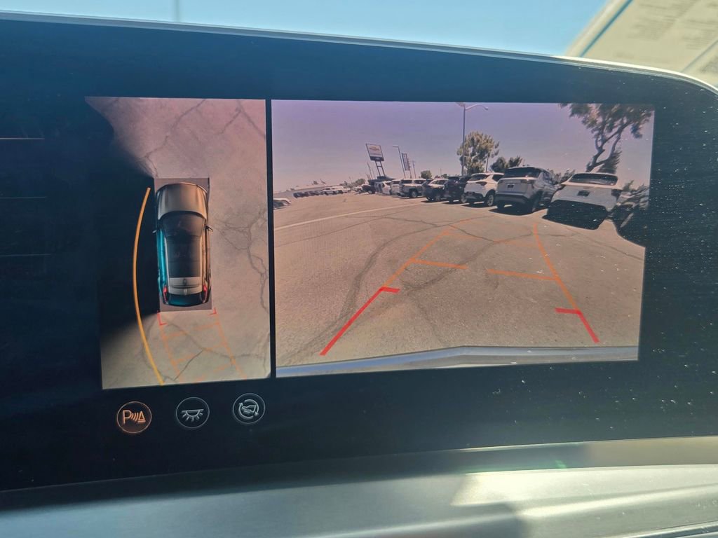 Used 2023 Cadillac Lyriq 2WD image 24