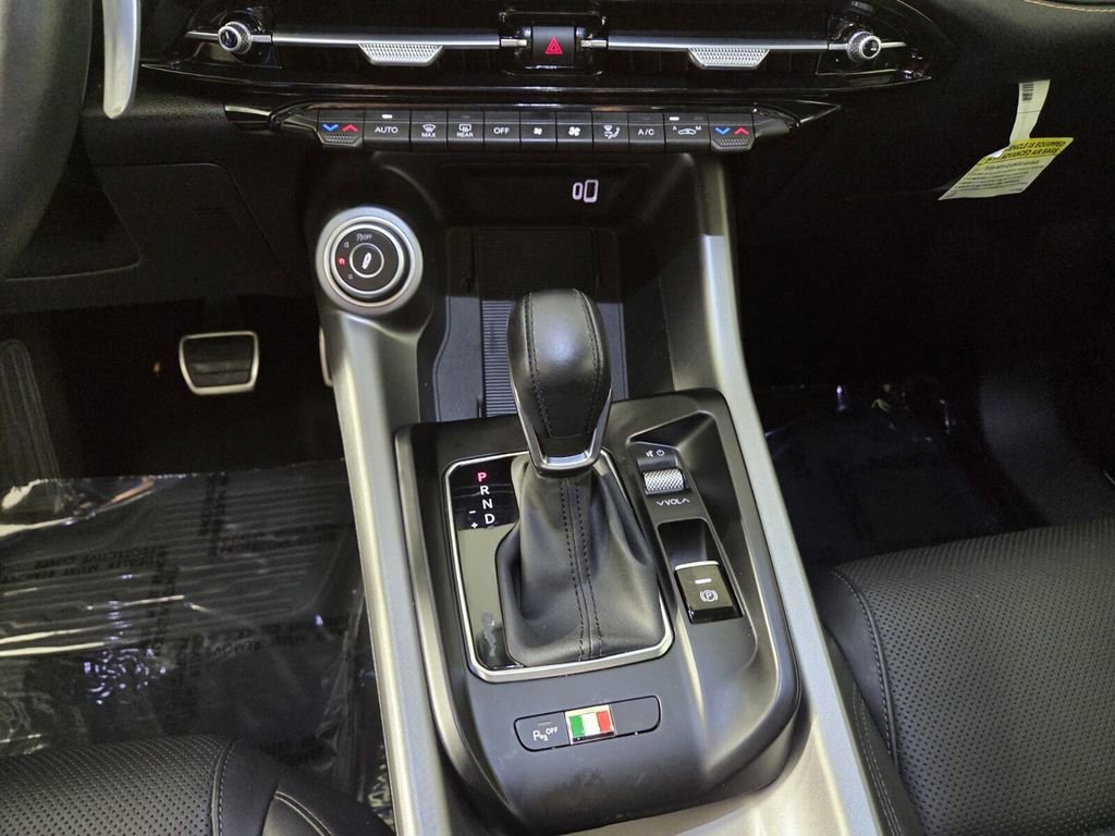 Used 2025 Alfa Romeo Tonale Veloce w/ Premium Package image 18