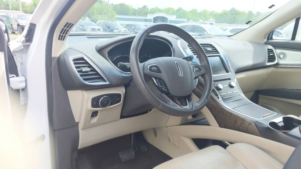 Used 2016 Lincoln MKX Reserve w/ Luxury Package image 19