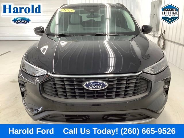 Used 2024 Ford Escape SE image 2