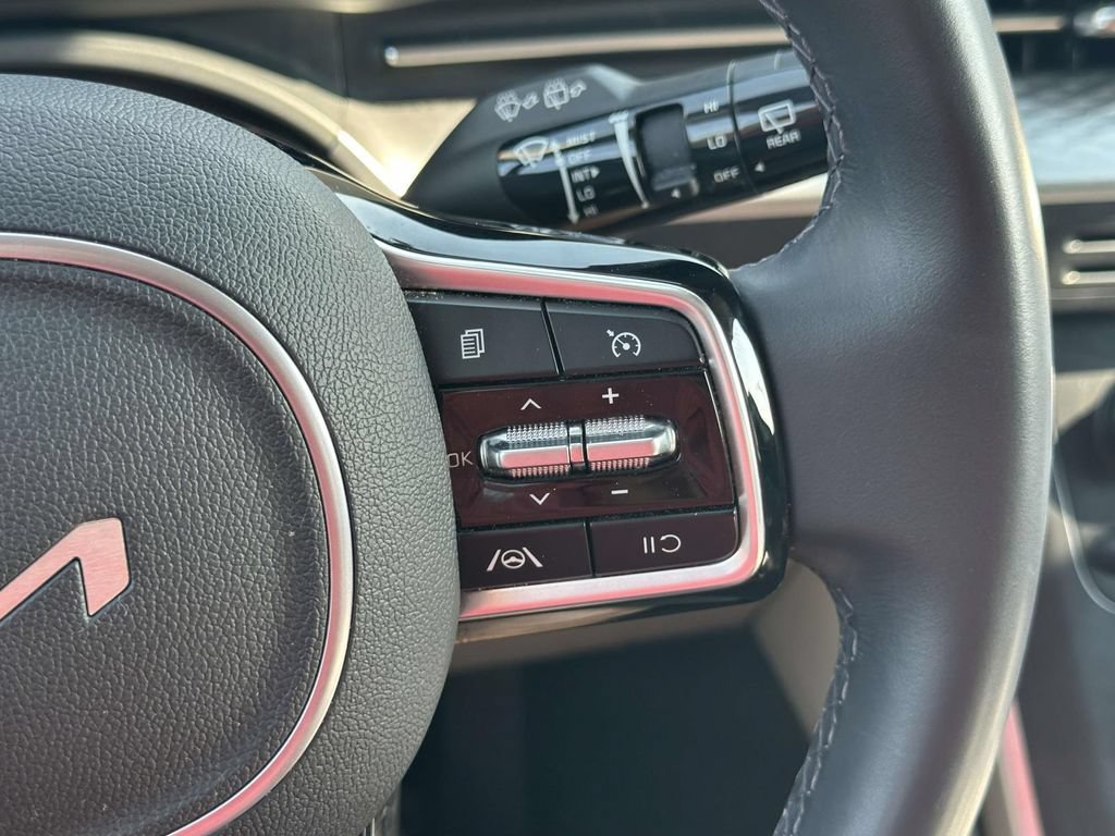 New 2024 Kia Carnival LX FWD image 22