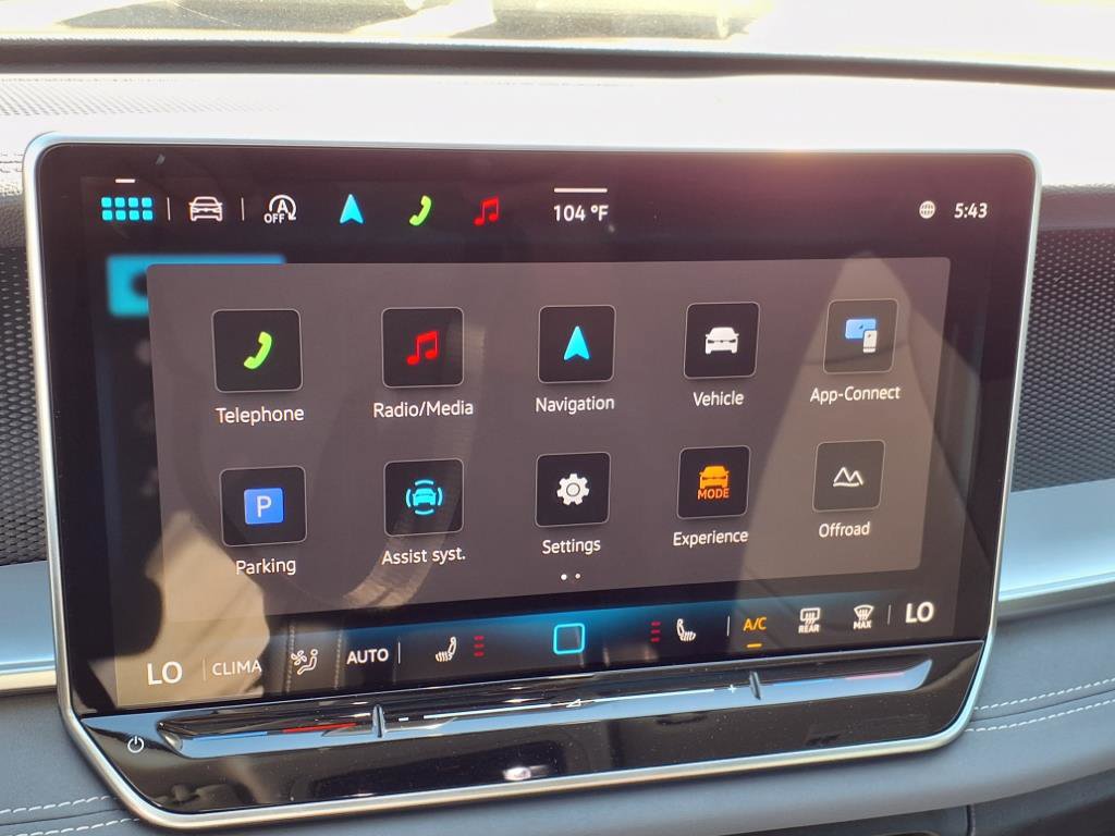 New 2025 Volkswagen Tiguan SE image 17