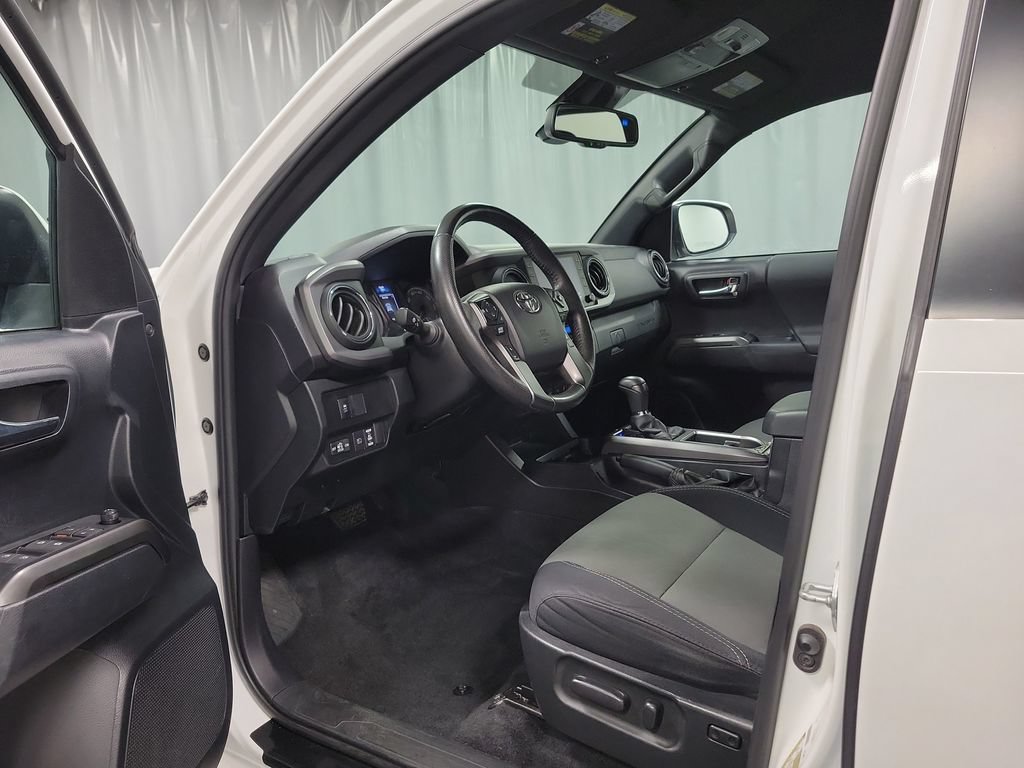 Used 2021 Toyota Tacoma TRD Sport AWD/4WD image 12