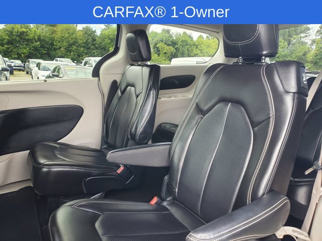 Used 2023 Chrysler Pacifica Touring-L FWD image 29