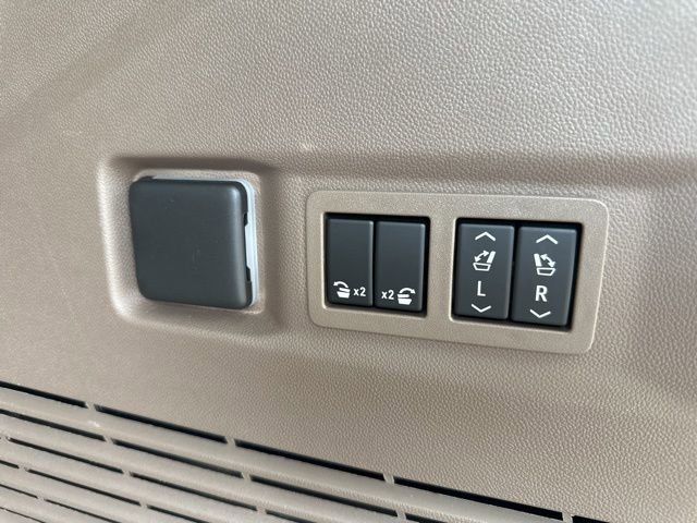 Used 2023 GMC Yukon Denali w/ Denali Reserve Package AWD/4WD image 27