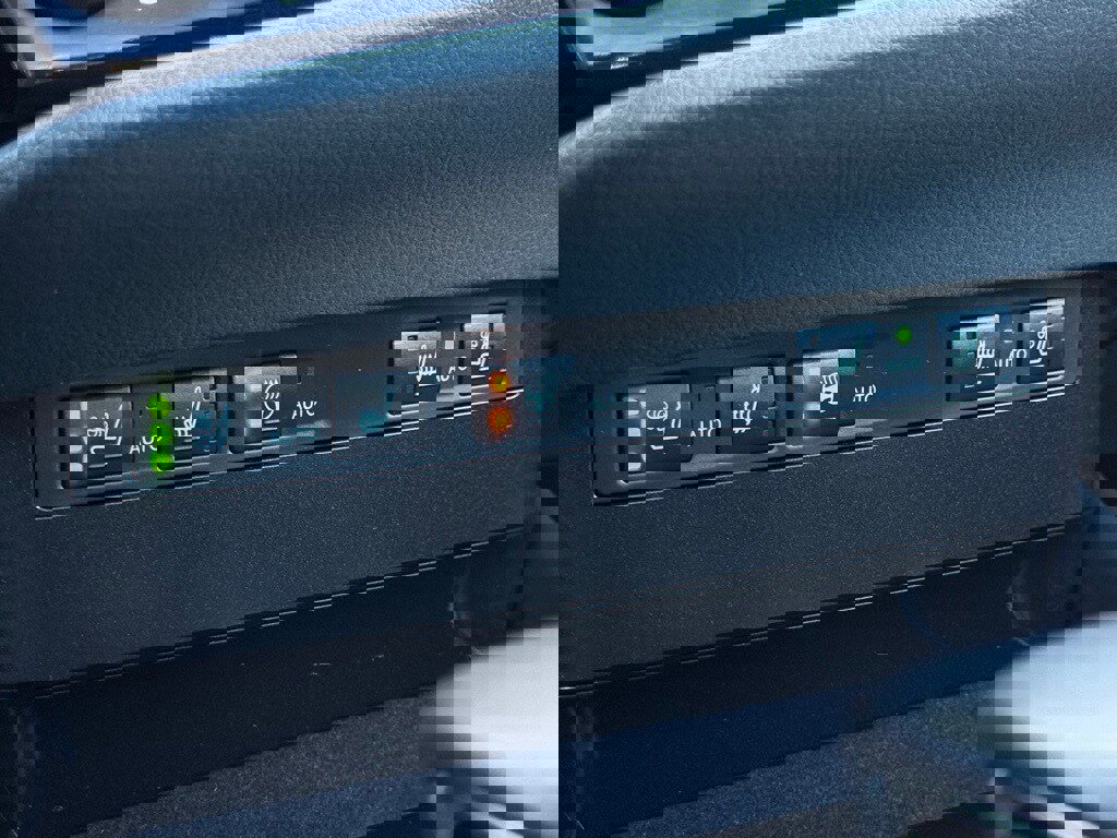 Certified 2025 Lexus ES 300h w/ Premium Package image 24