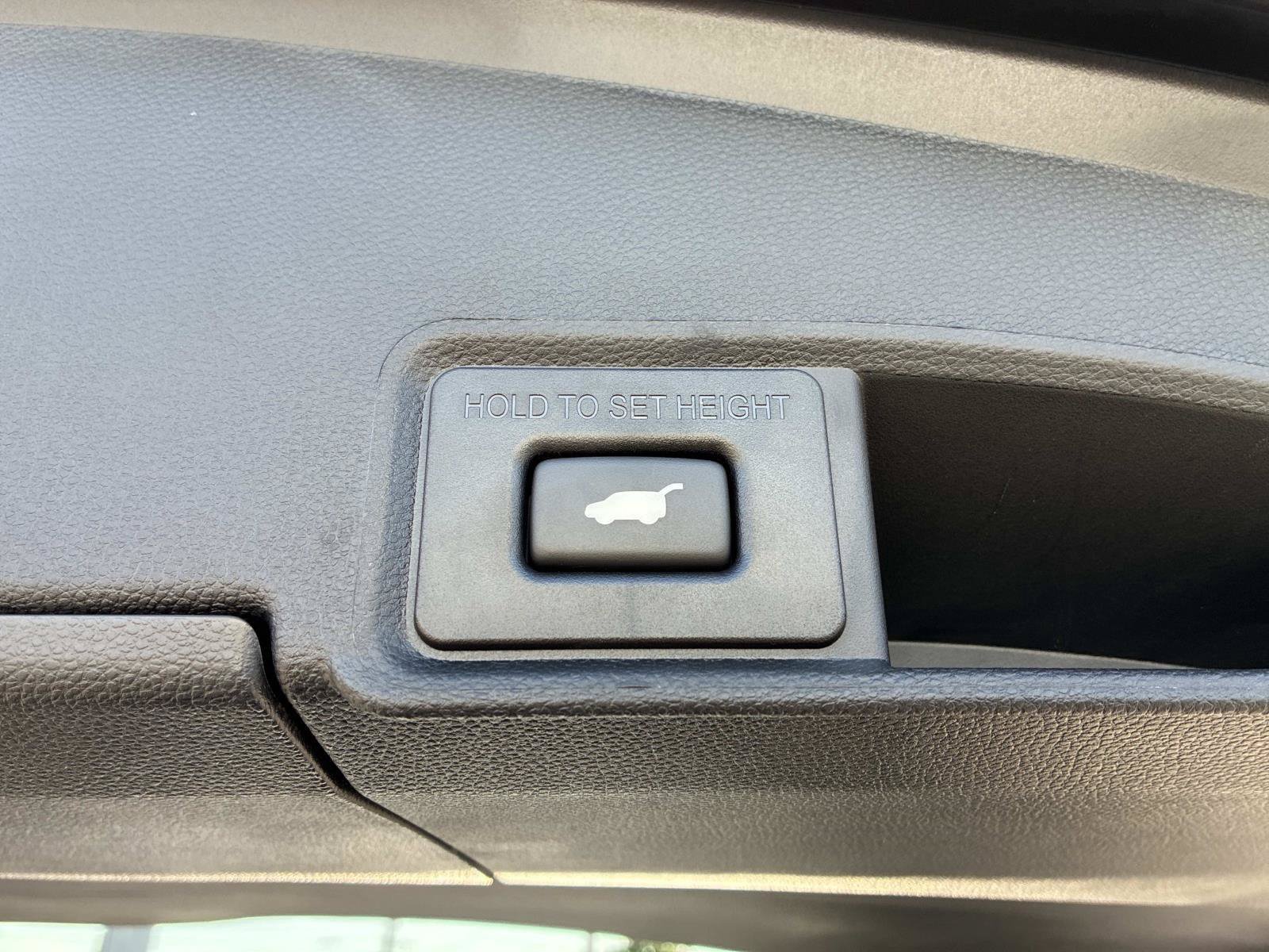Used 2025 Acura RDX SH-AWD image 14