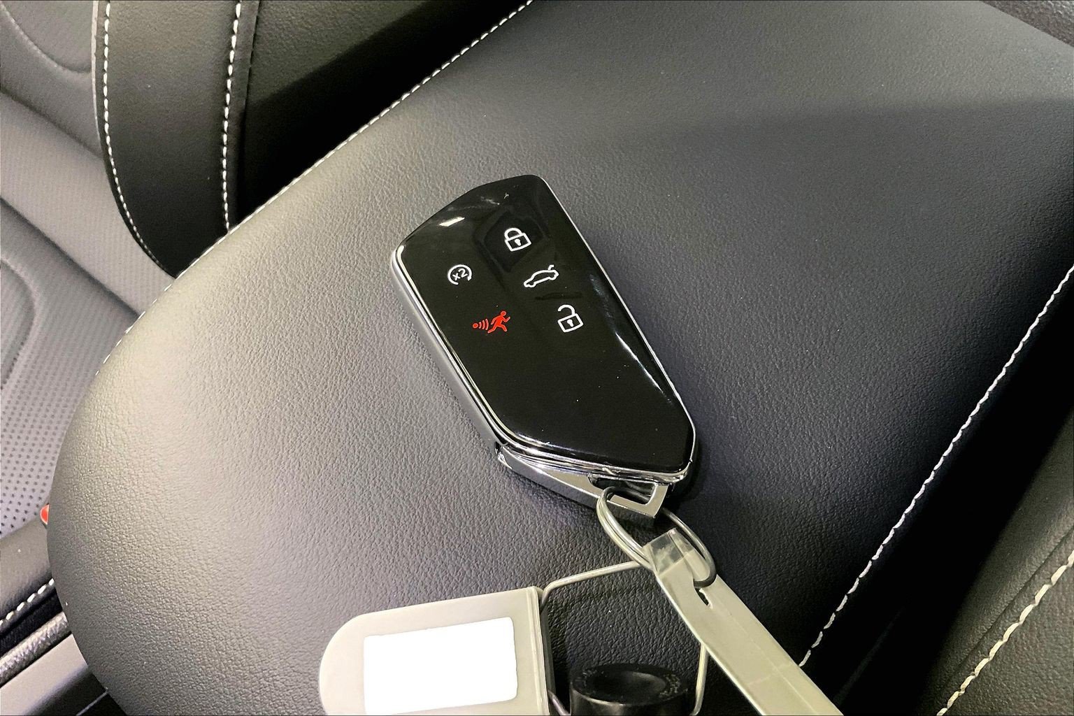 Used 2025 Volkswagen Tiguan SE AWD/4WD image 27