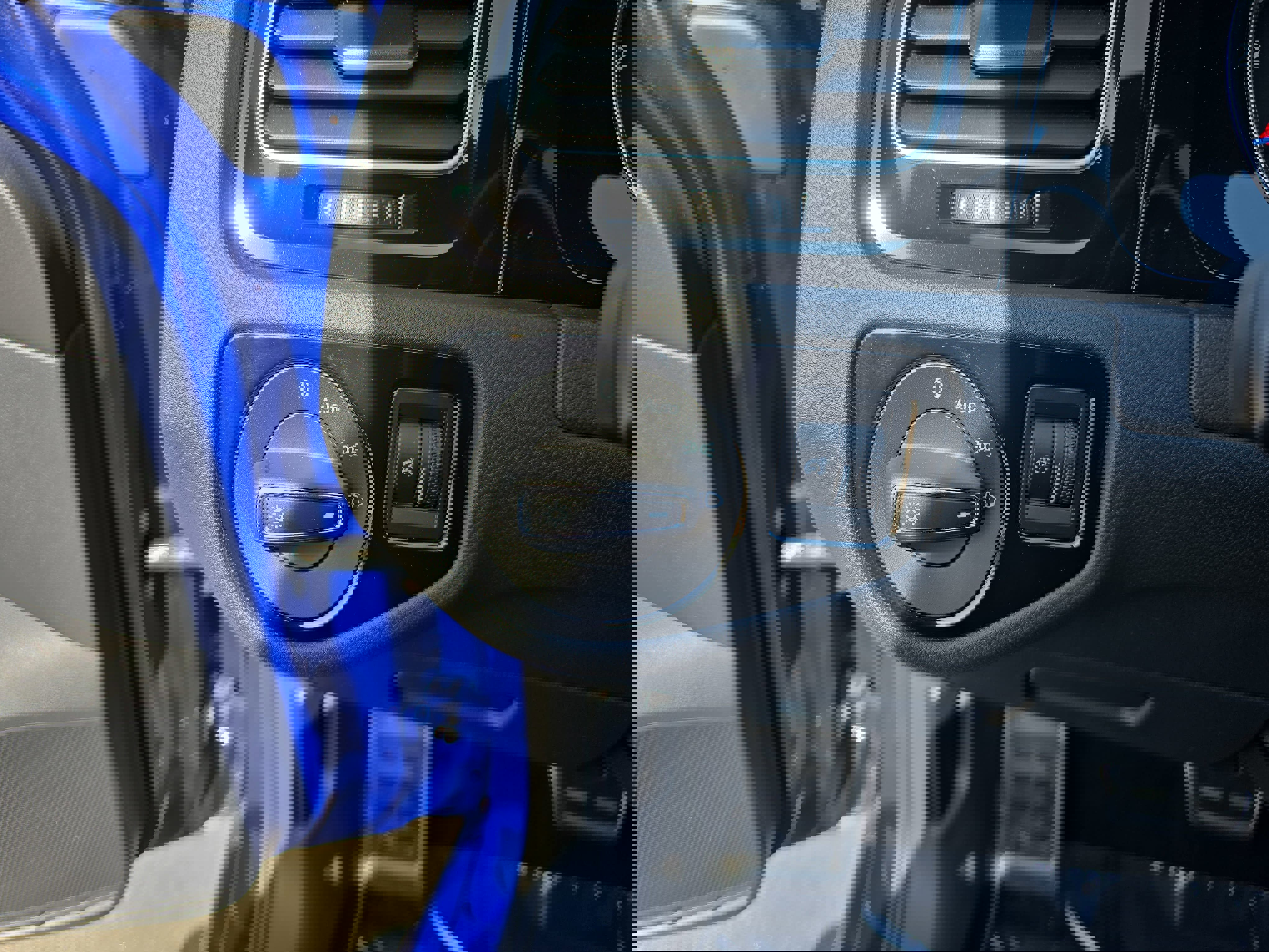 Used 2015 Volkswagen Golf R 4-Door image 27