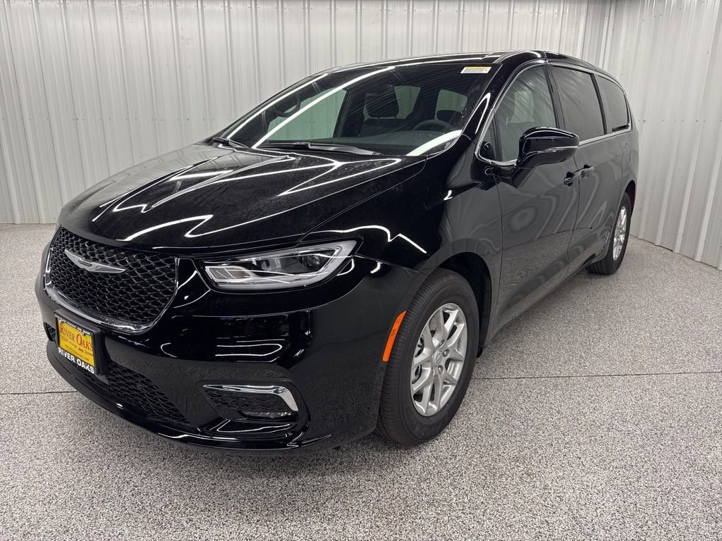 New 2026 Chrysler Pacifica Select image 3