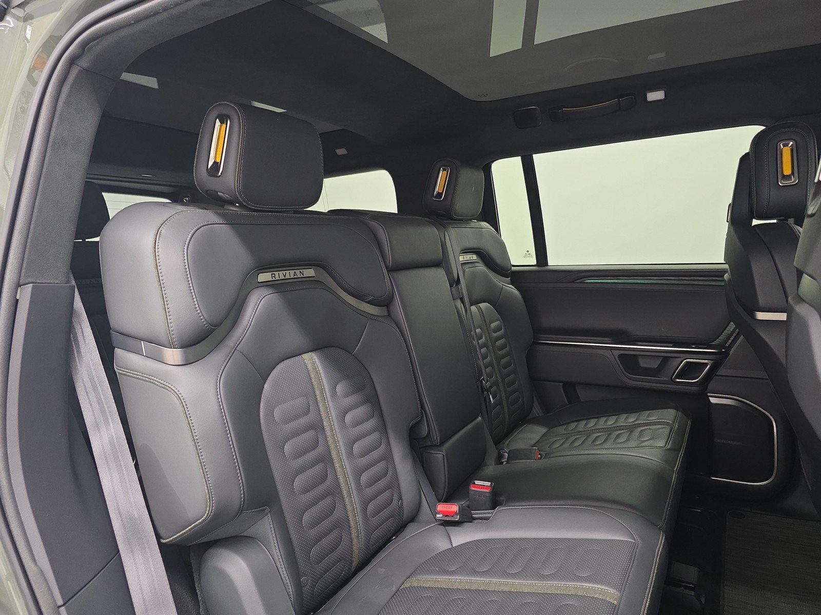 Used 2022 Rivian R1S Launch Edition AWD/4WD image 23