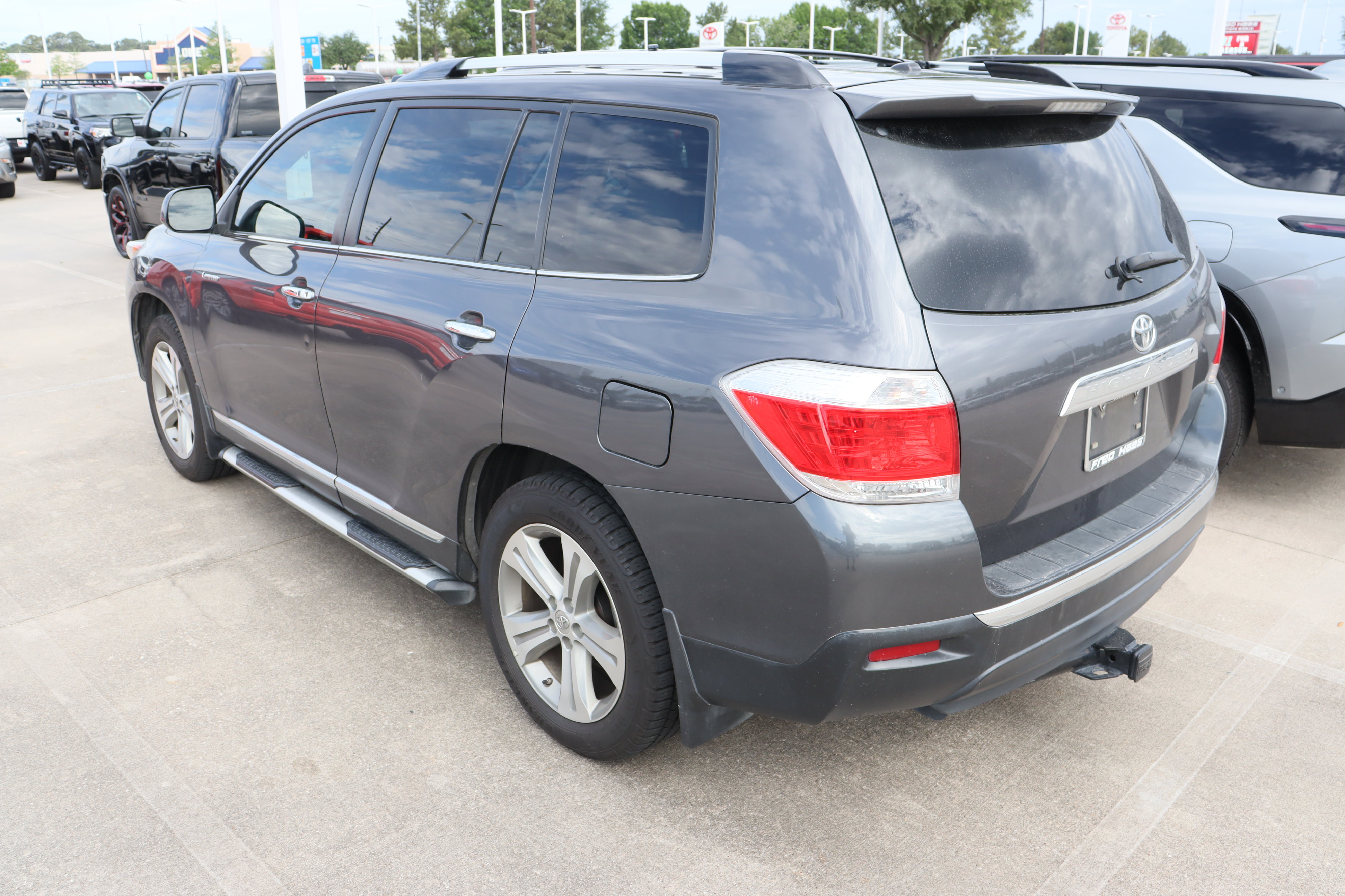 Used 2012 Toyota Highlander Limited w/ Tow Pkg image 5
