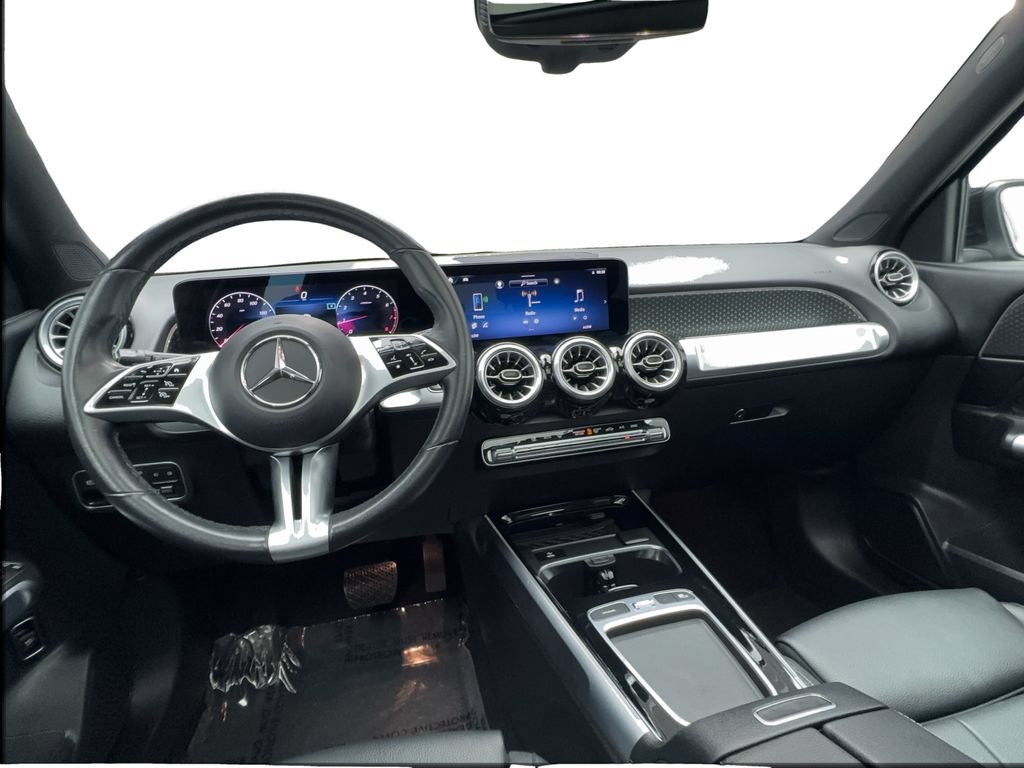 Used 2025 Mercedes-Benz GLB 250 4MATIC image 33