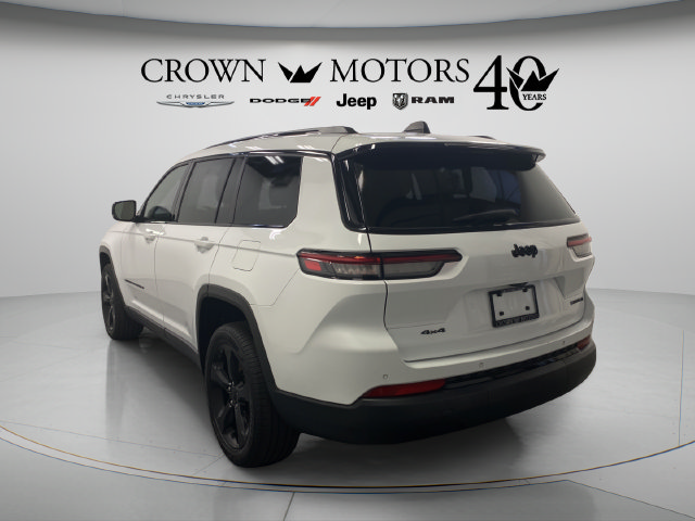 Used 2023 Jeep Grand Cherokee L Limited w/ Black Appearance Package AWD/4WD image 12