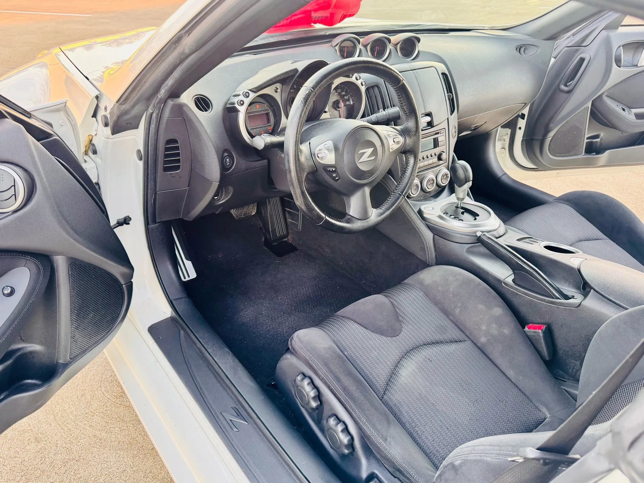 Used 2017 Nissan 370Z Touring image 19