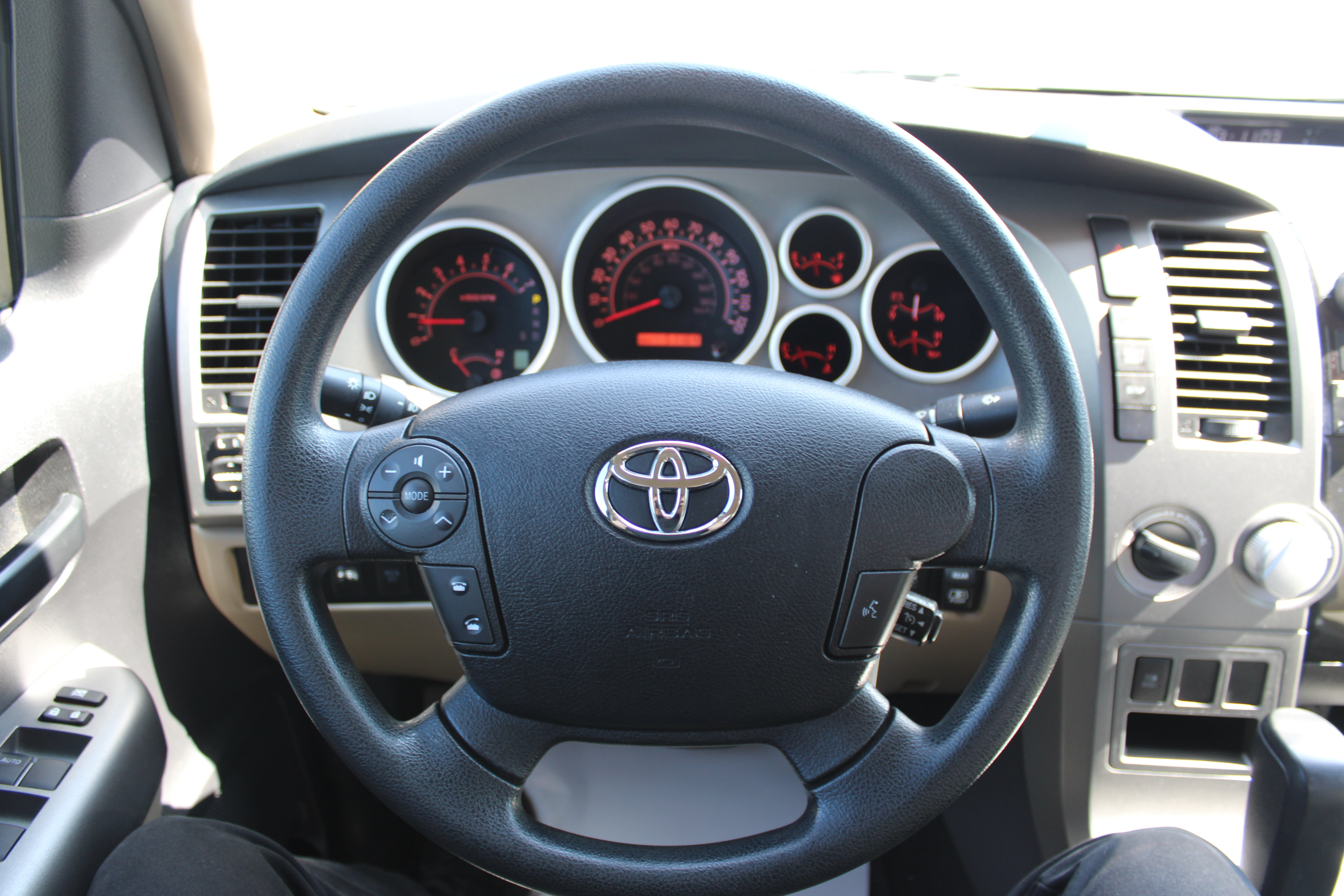 Used 2013 Toyota Tundra 4x4 Double Cab w/ SR5 Pkg image 18