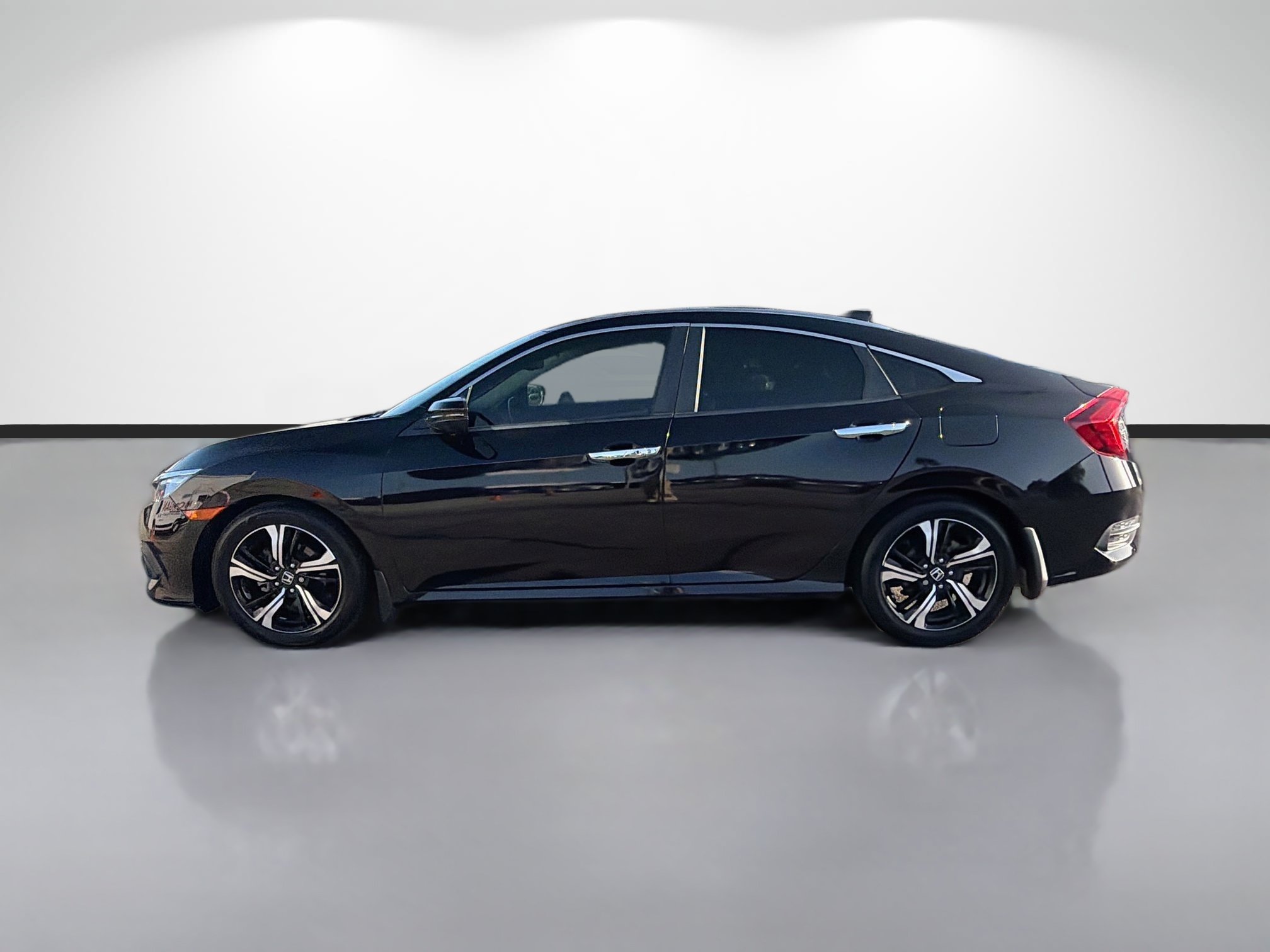 Used 2018 Honda Civic Touring image 6