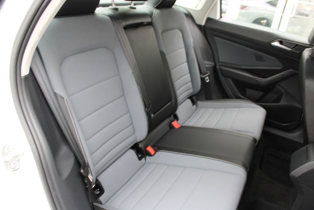 Certified 2025 Volkswagen Jetta SE w/ Black Wheel Package FWD image 24