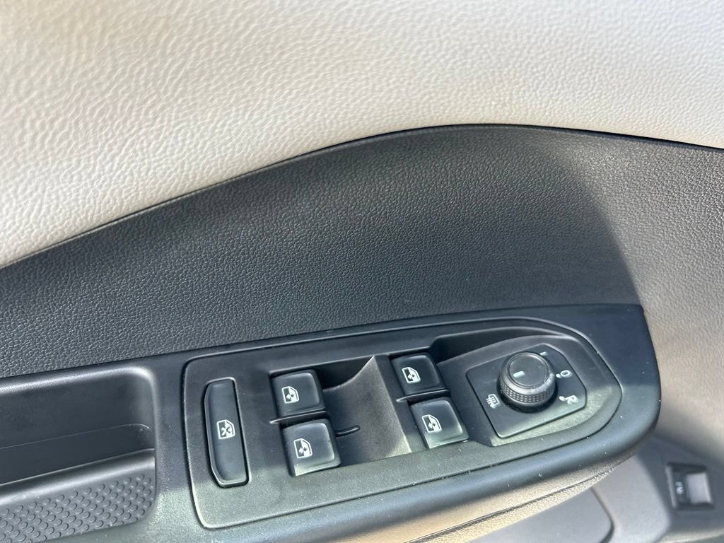 Certified 2023 Volkswagen Taos SE w/ Panoramic Sunroof Package FWD image 44