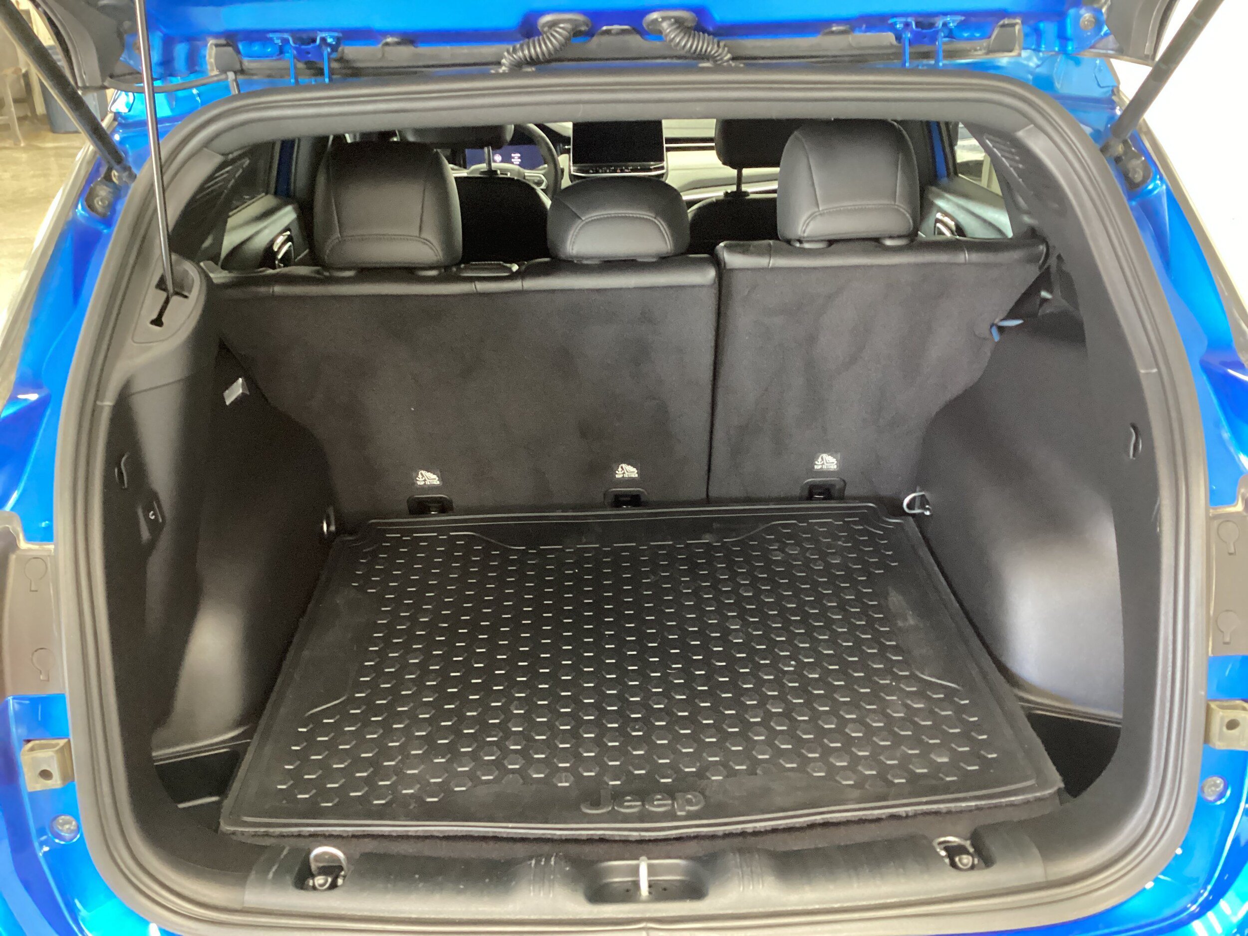 Used 2025 Jeep Compass Limited w/ Elite Group AWD/4WD image 5