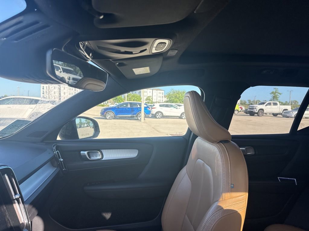 Used 2019 Volvo XC40 T5 Momentum image 10