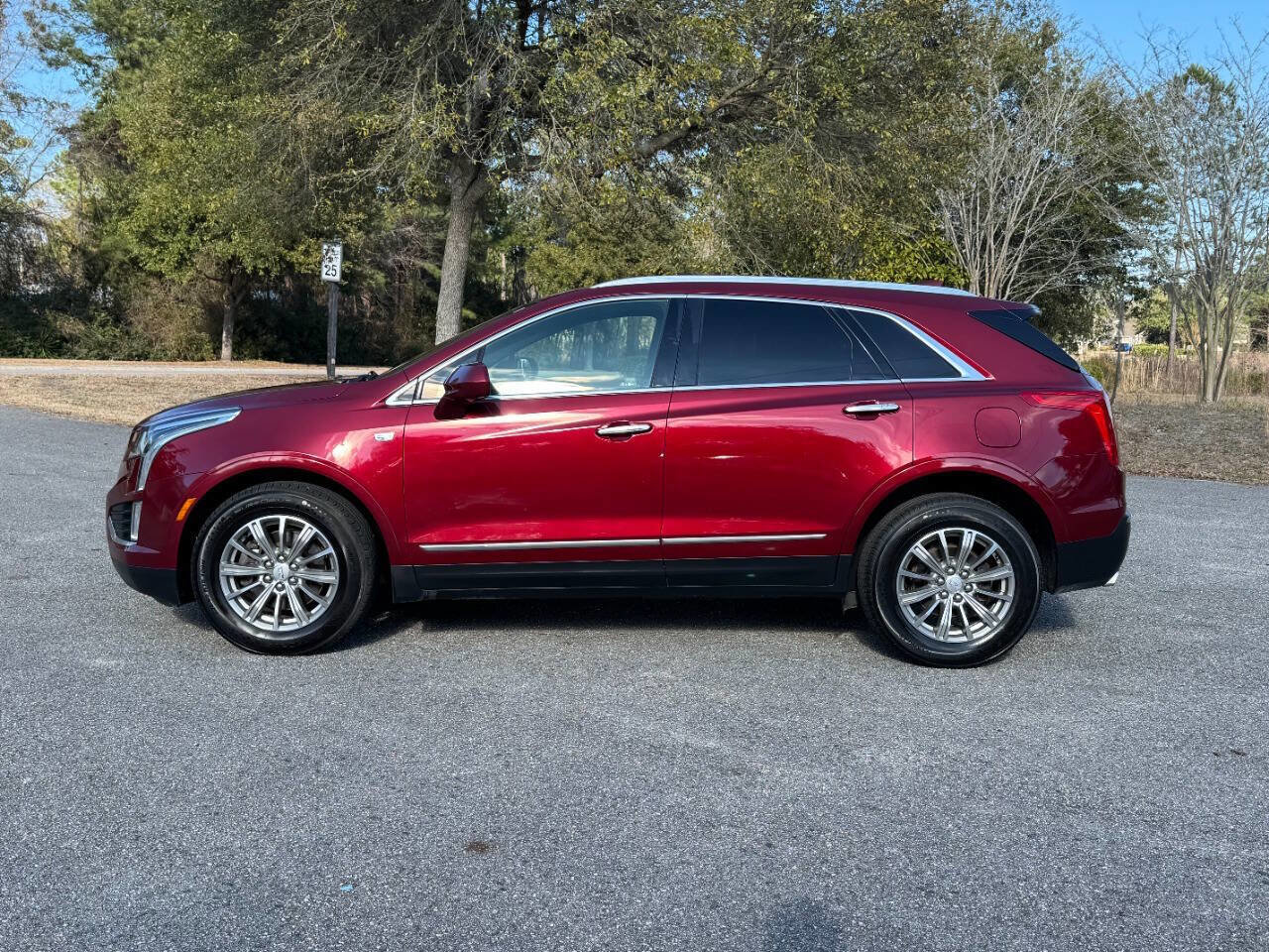 Used 2017 Cadillac XT5 Luxury w/ Driver Awareness Package image 3