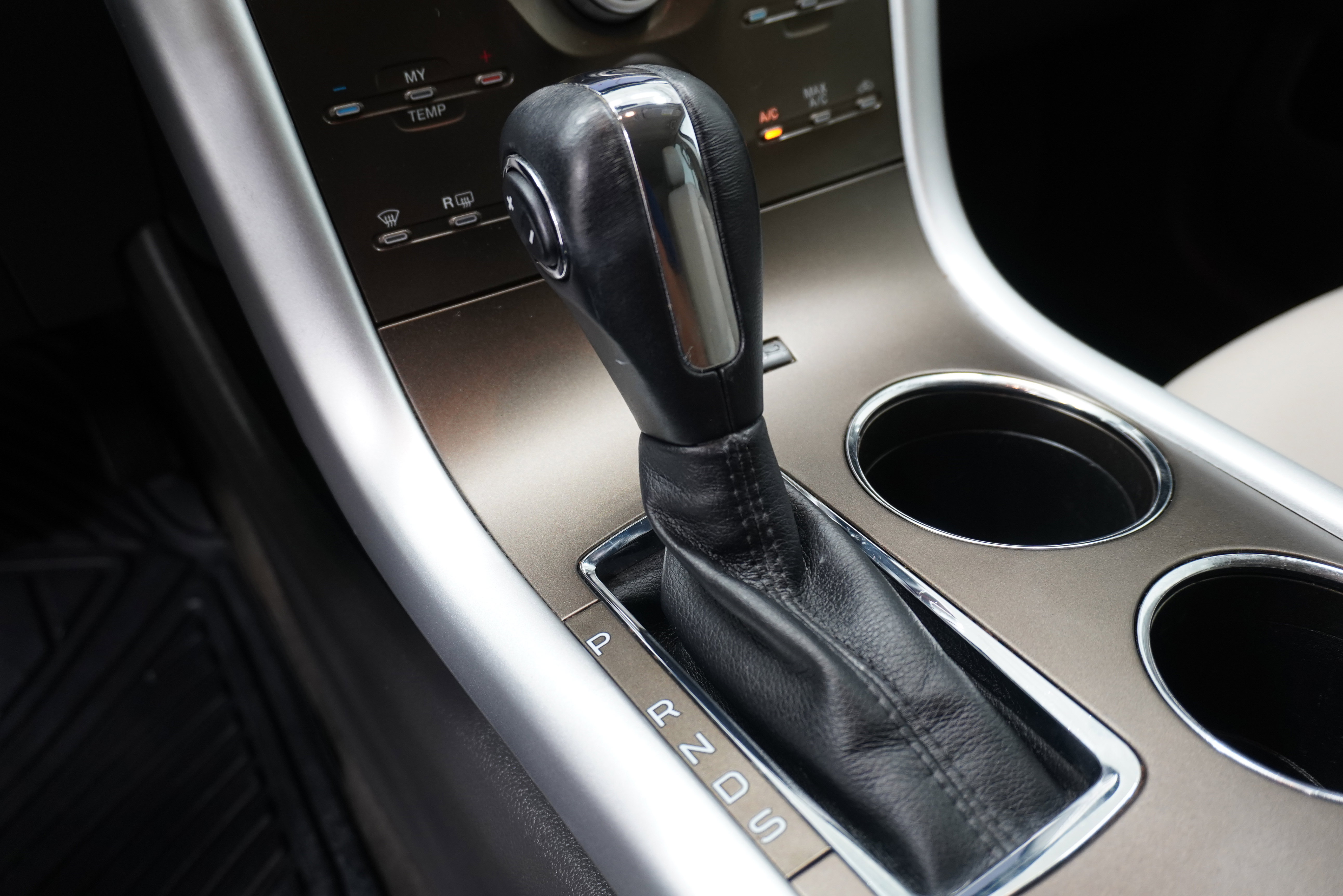 Used 2013 Ford Edge SEL FWD image 18