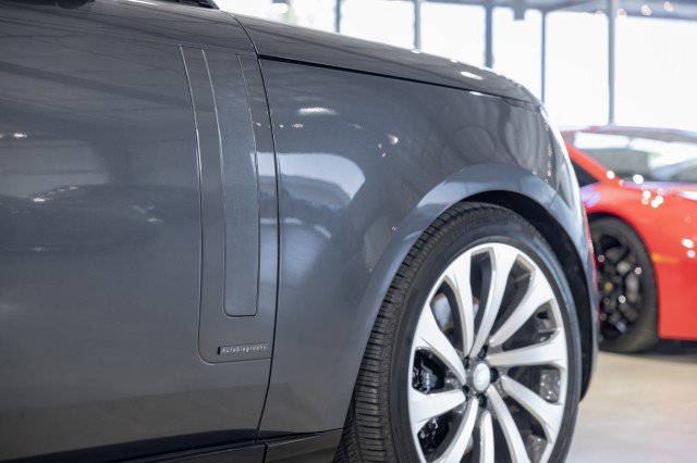 Used 2025 Land Rover Range Rover Autobiography image 16