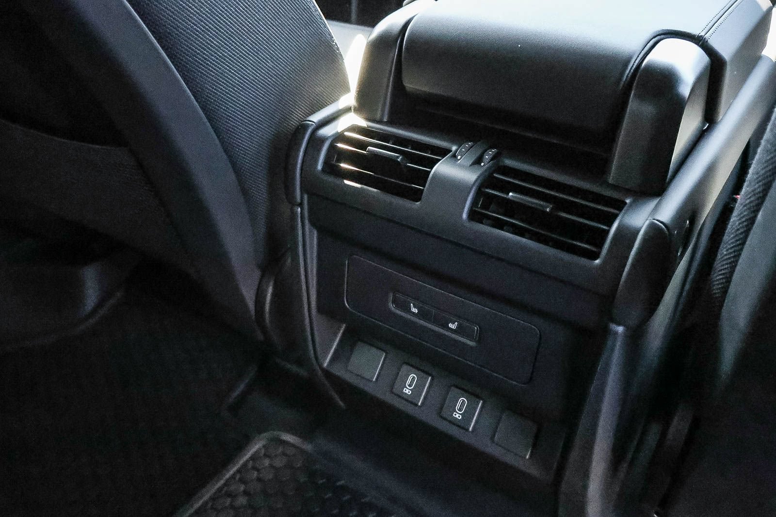 New 2026 Land Rover Defender 110 X AWD/4WD image 20