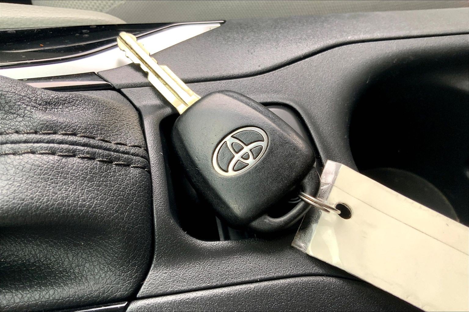 Used 2022 Toyota Corolla Cross L AWD/4WD image 14