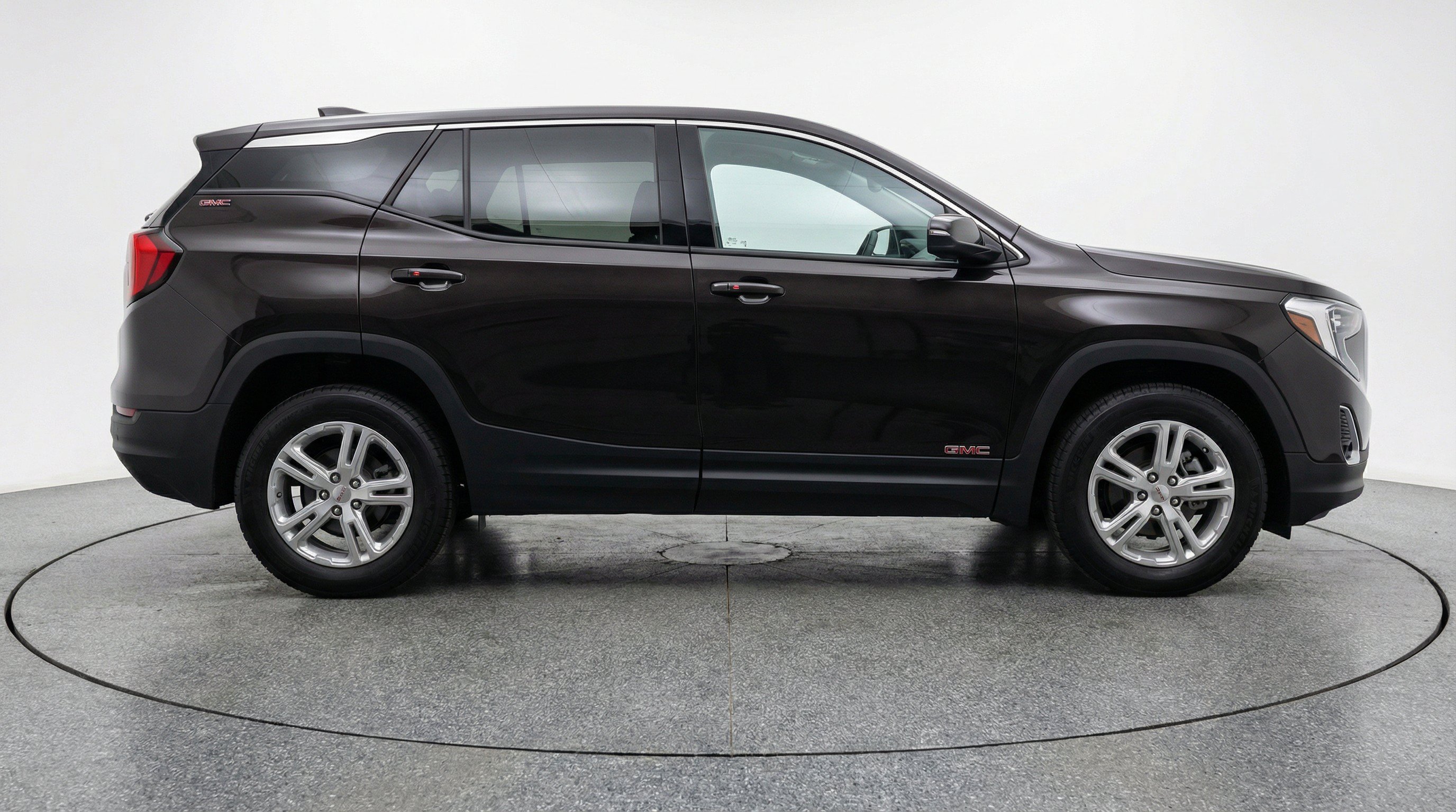 Used 2024 GMC Terrain SLE FWD image 11