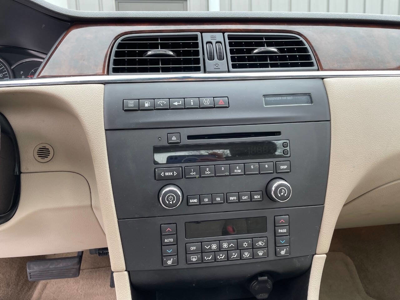 Used 2008 Buick LaCrosse CXL w/ Driver Confidence Package FWD image 8