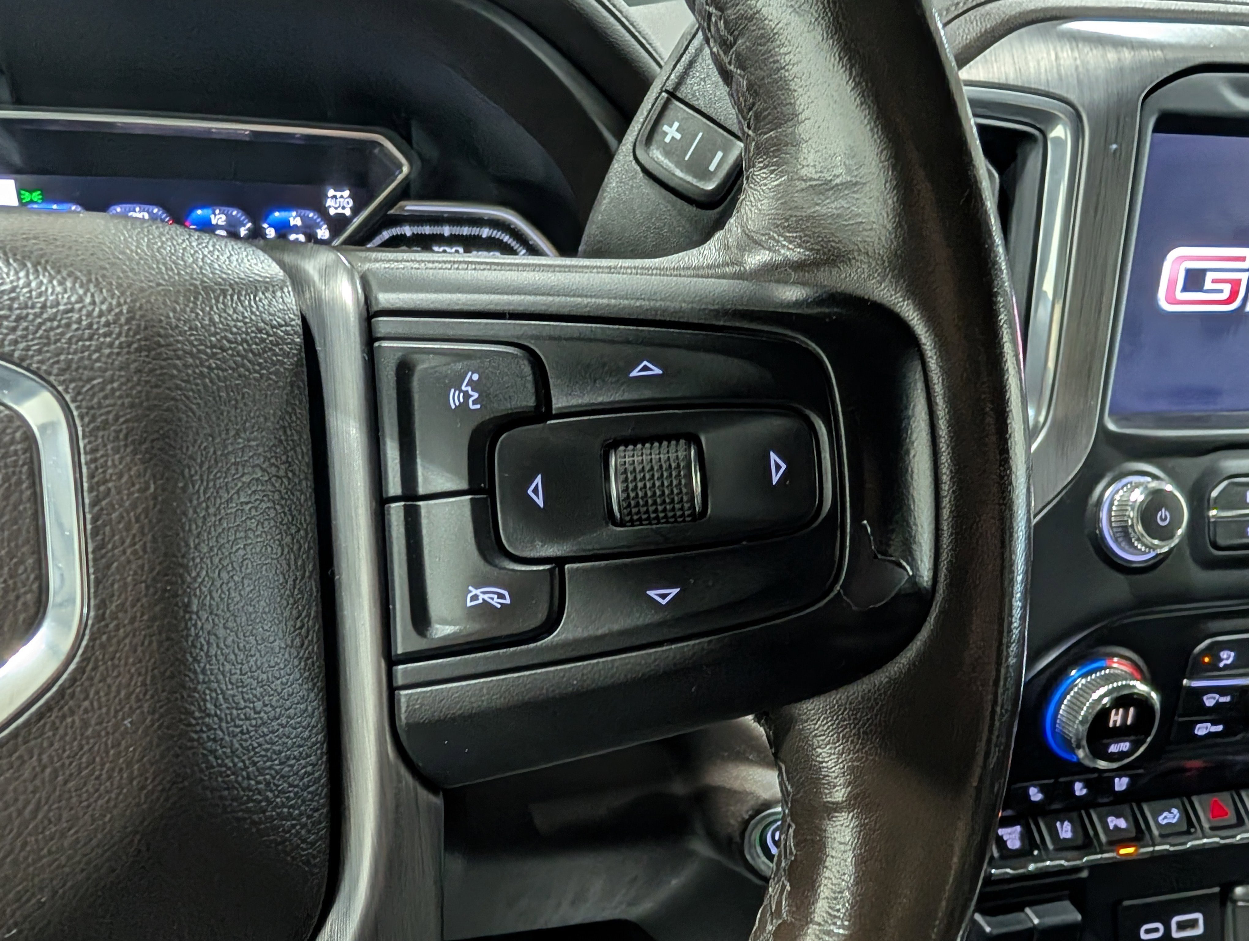Used 2020 GMC Sierra 2500 Denali w/ Denali Ultimate Package AWD/4WD image 24