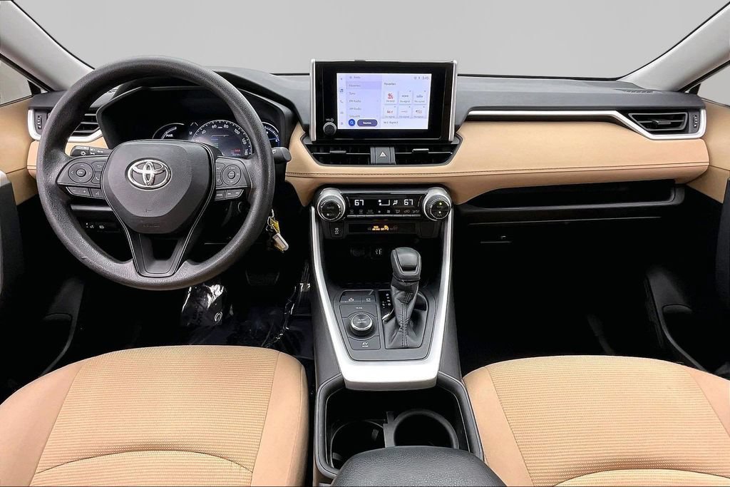 Used 2023 Toyota RAV4 LE AWD/4WD image 16