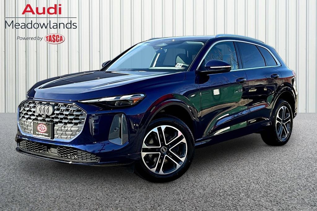 Used 2025 Audi Q5 Premium w/ Convenience Package image 1