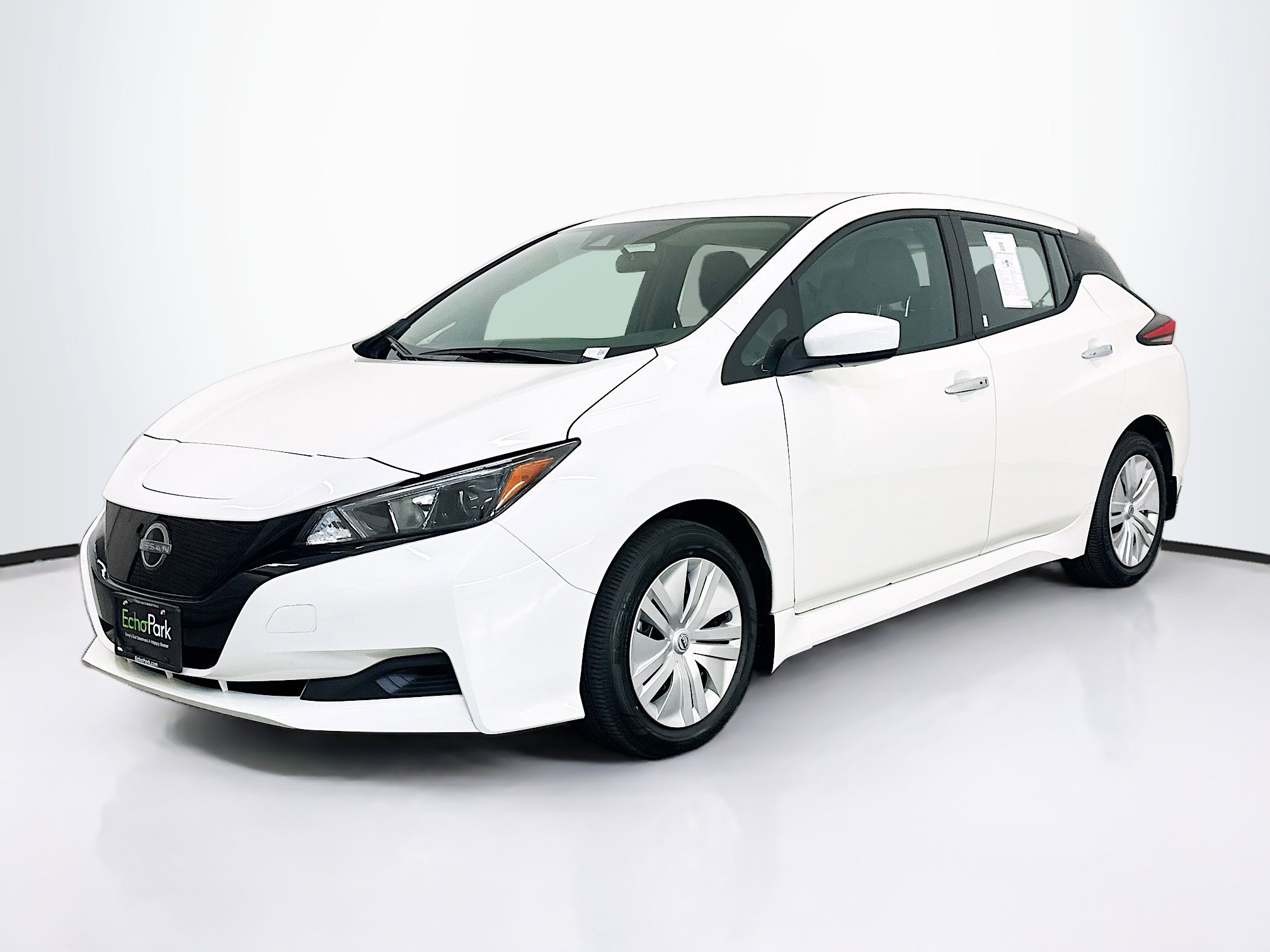 Used 2025 Nissan Leaf S image 3