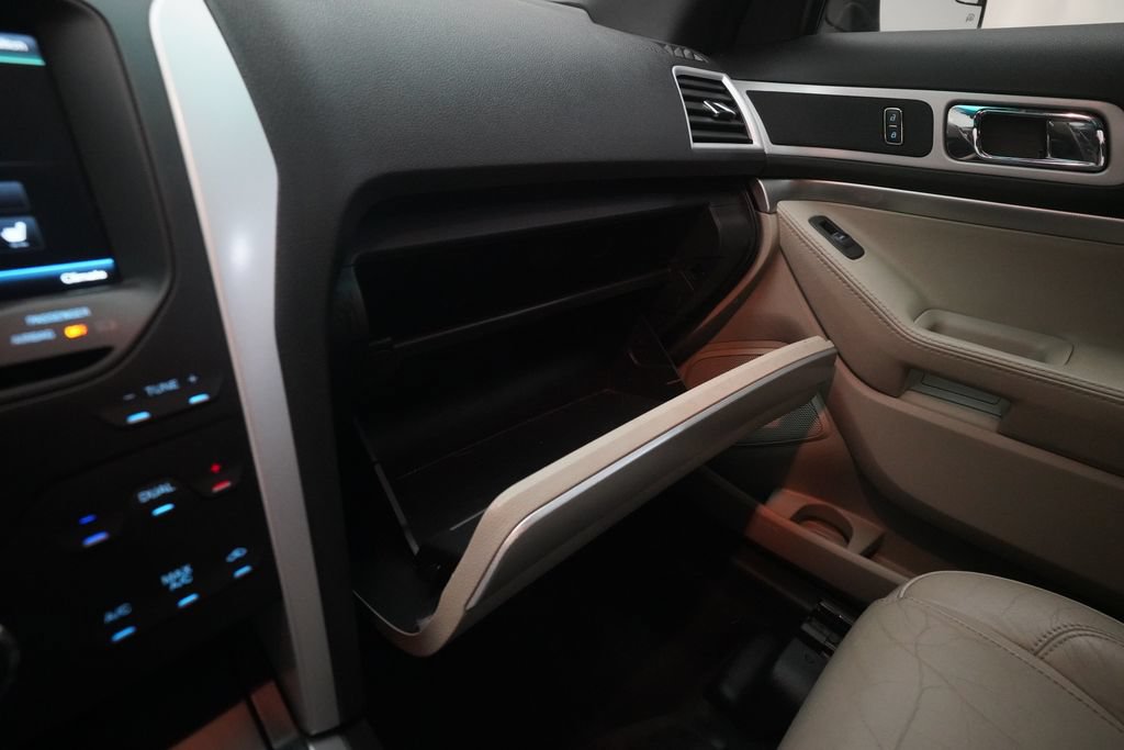 Used 2011 Ford Explorer XLT w/ 202A Rapid Spec Order Code AWD/4WD image 31