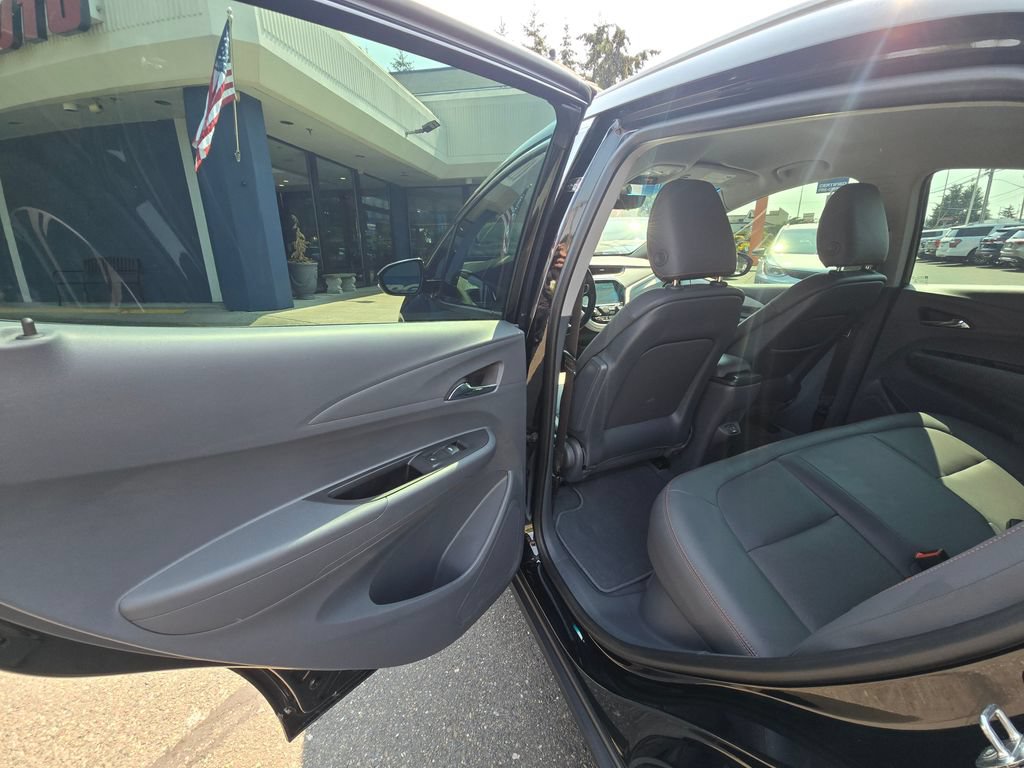 Used 2020 Chevrolet Bolt Premier w/ Infotainment Package FWD image 15