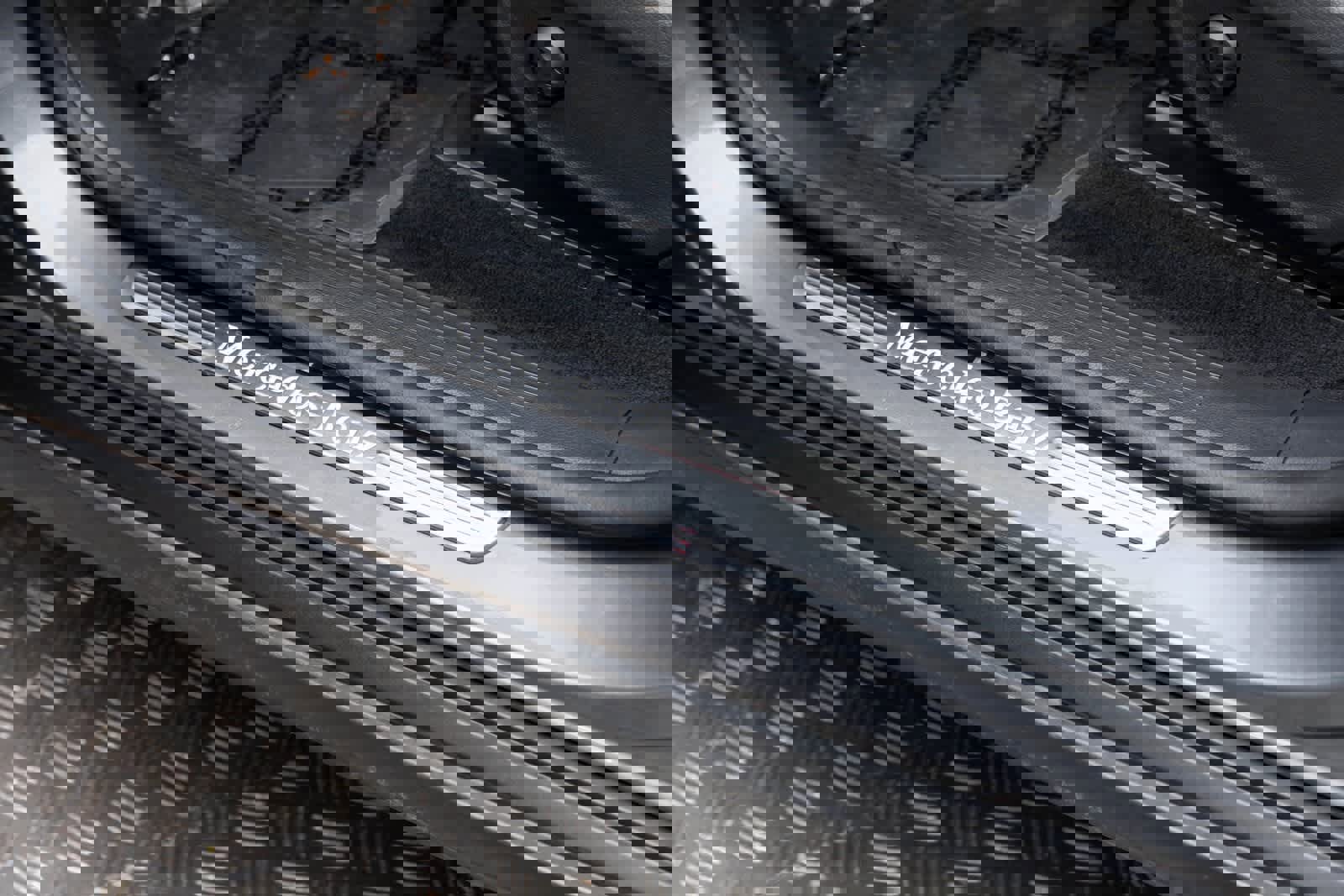 Used 2025 Mercedes-Benz GLE 450e 4MATIC w/ Driver Assistance Package image 27