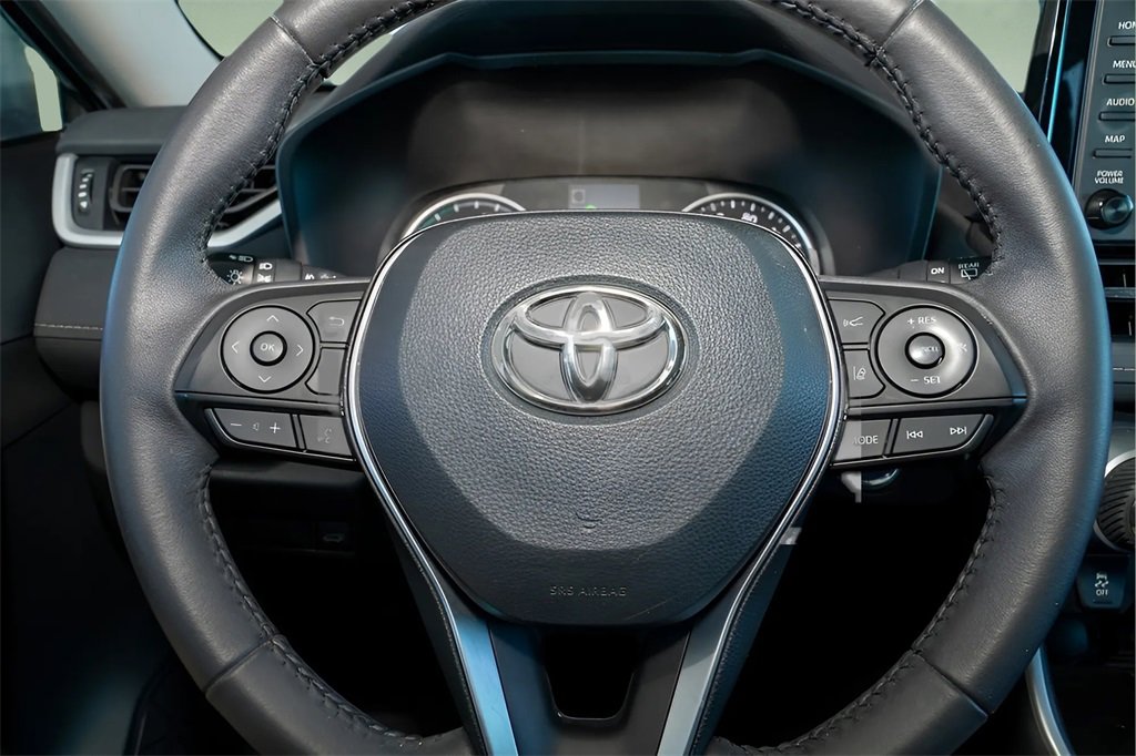 Used 2022 Toyota RAV4 XLE Premium image 14