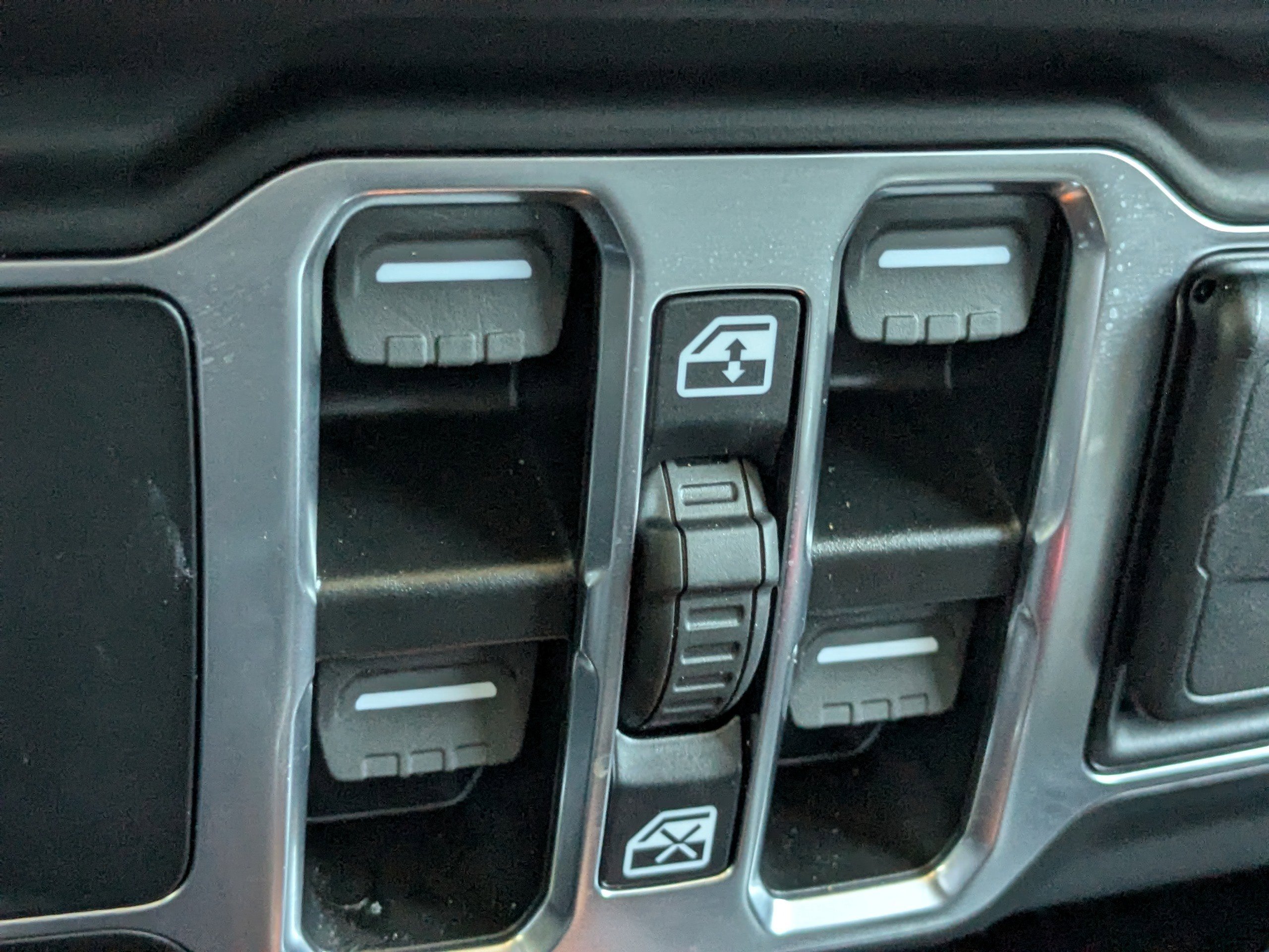 Used 2025 Jeep Wrangler Unlimited Sahara w/ Safety Group image 23