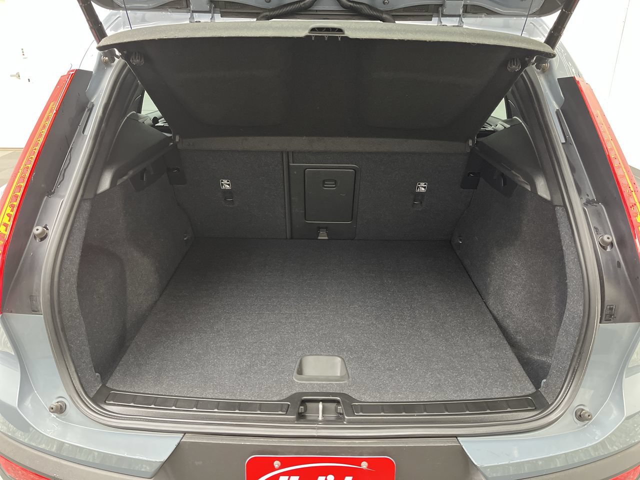 Used 2023 Volvo XC40 B5 Core AWD/4WD image 27