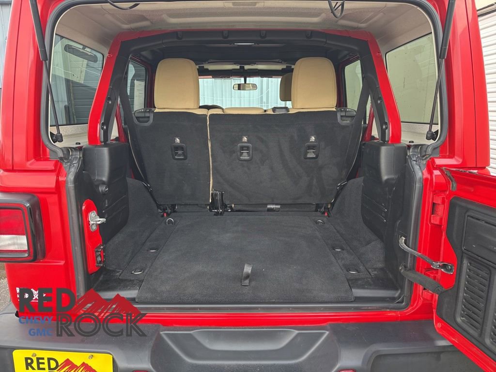 Used 2018 Jeep Wrangler Unlimited Sahara AWD/4WD image 9