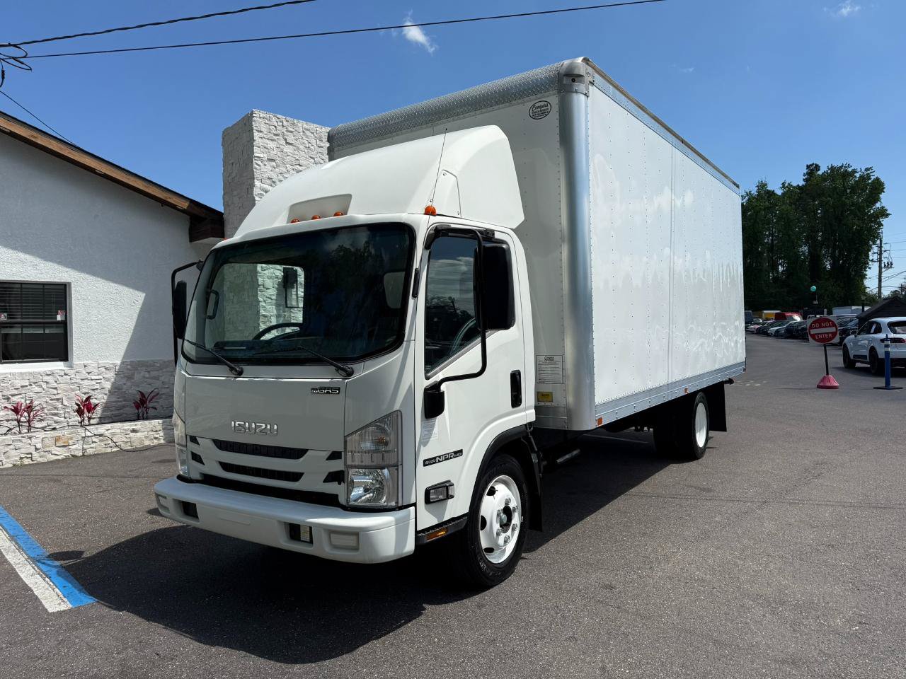 Used 2019 Isuzu NPR RWD image 9