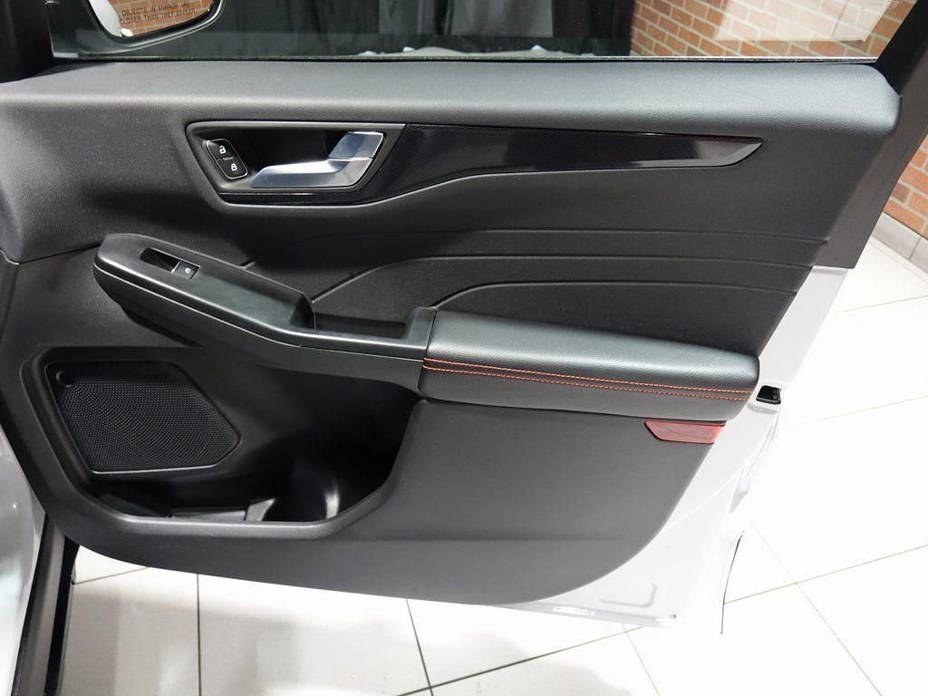 Used 2025 Ford Escape ST-Line Select image 30