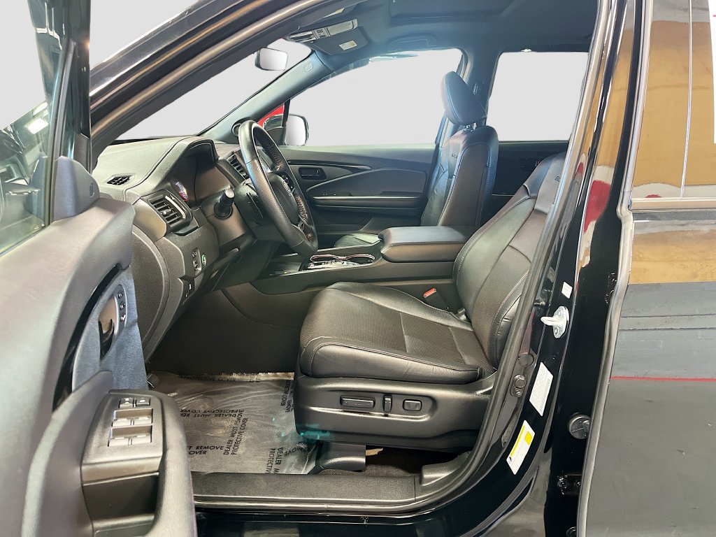 Used 2025 Honda Passport Black Edition image 22