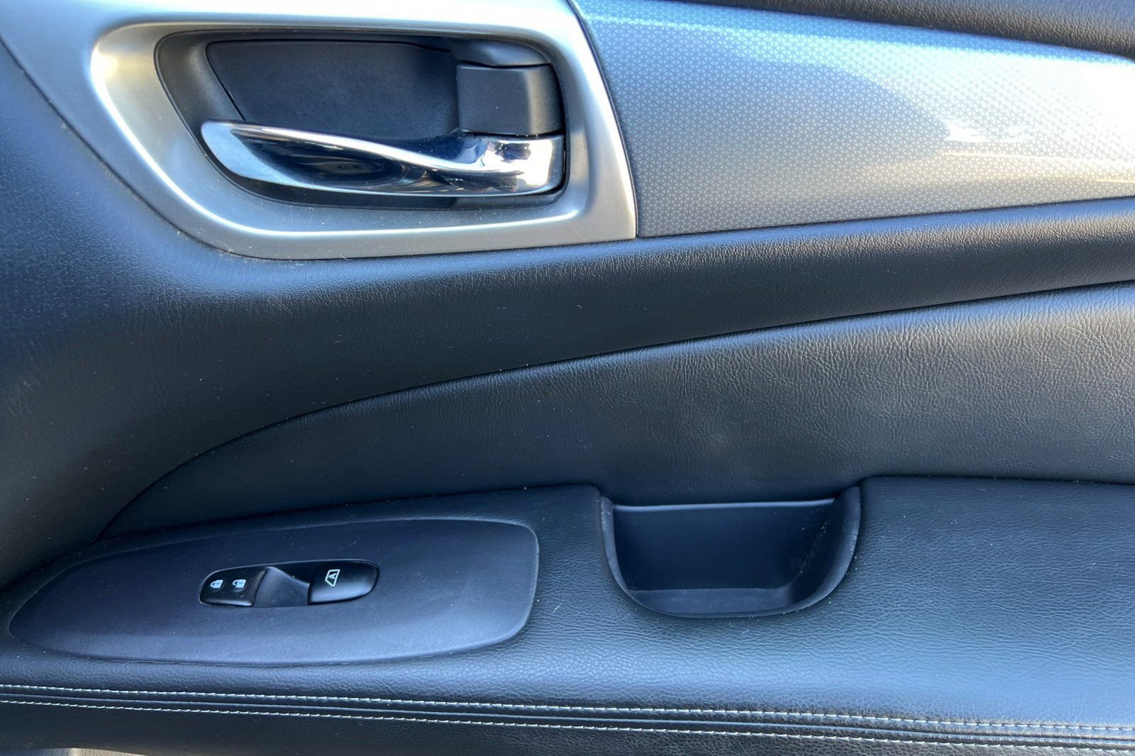 Used 2018 Nissan Pathfinder SL image 24