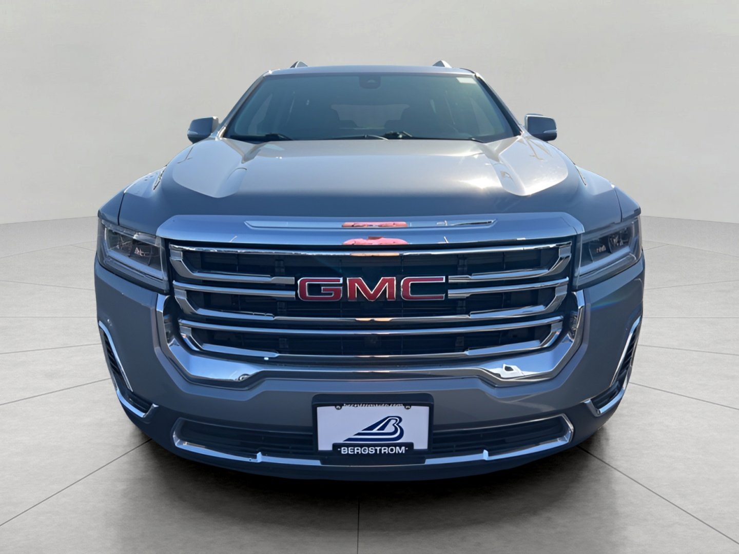 Used 2023 GMC Acadia SLE w/ Driver Convenience Package image 3
